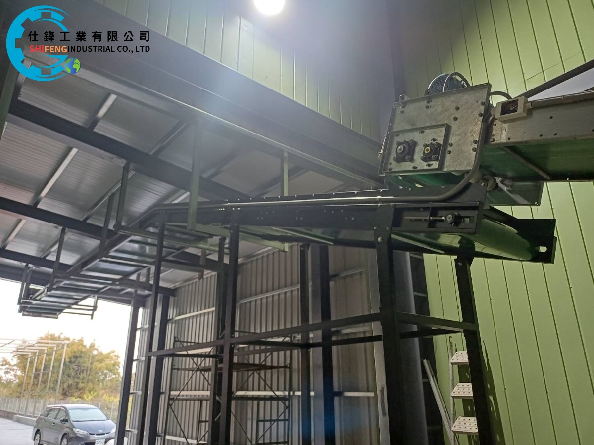 鋼鈑烤漆皮帶式爬升輸送機